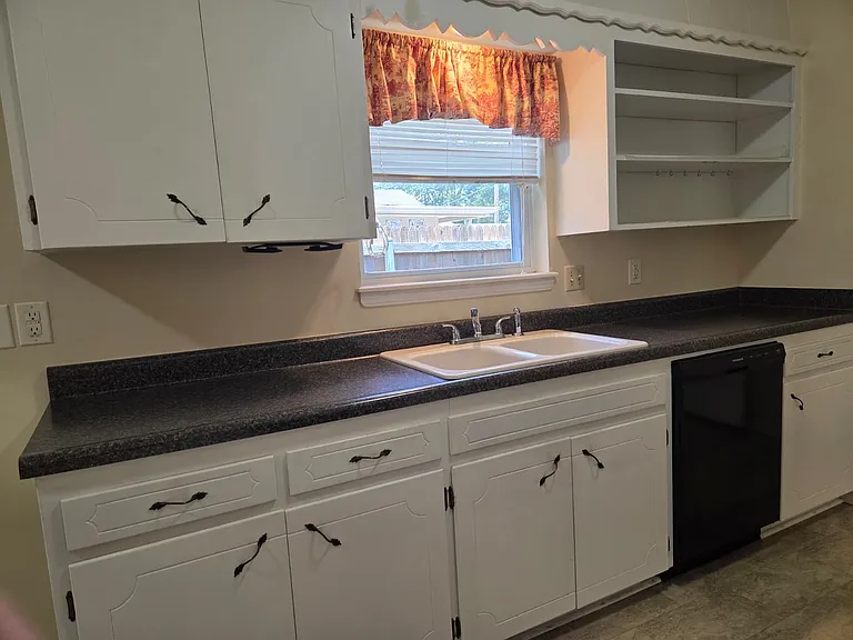 1242 SE Saddle Ln — Photo 5