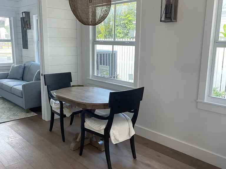 1102 Pearl St — Photo 3