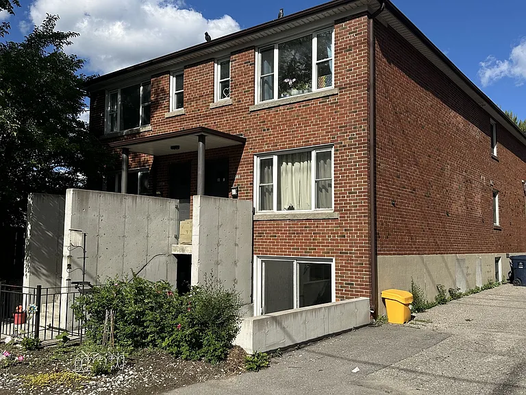 1089 Broadview Ave #3 — Photo 1