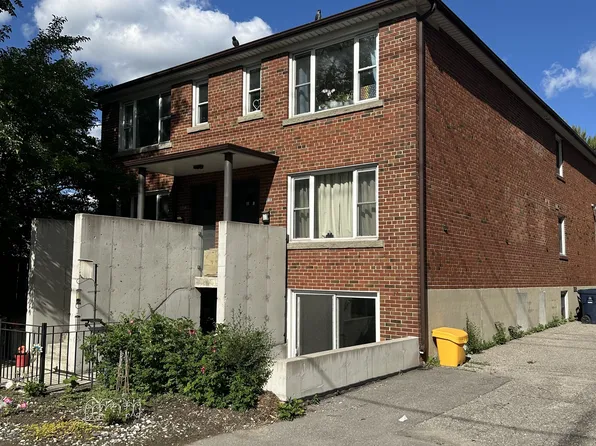 1089 Broadview Ave #3, Toronto, ON M4K 2S4