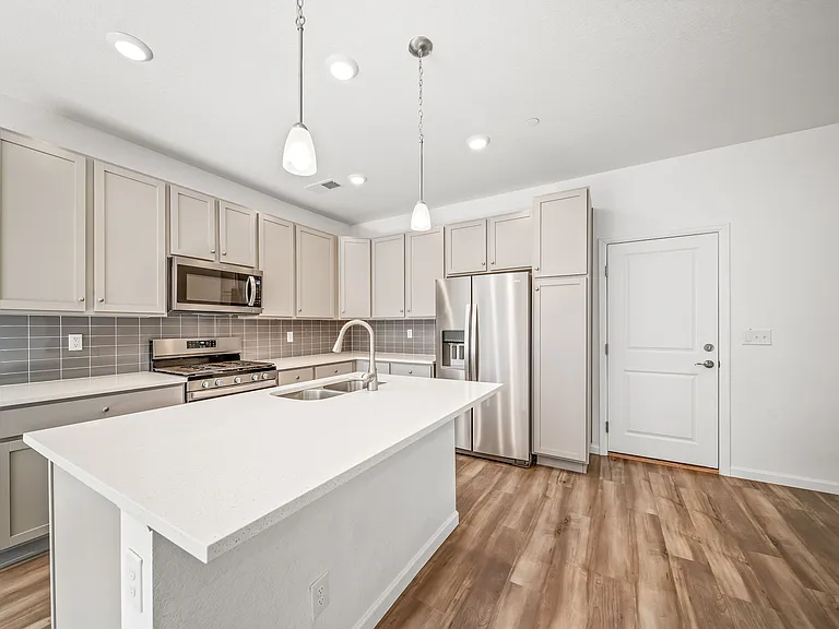 475 Millwall Cir — Photo 10