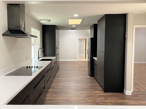 4th image of 324 Thunderbird Ave #39