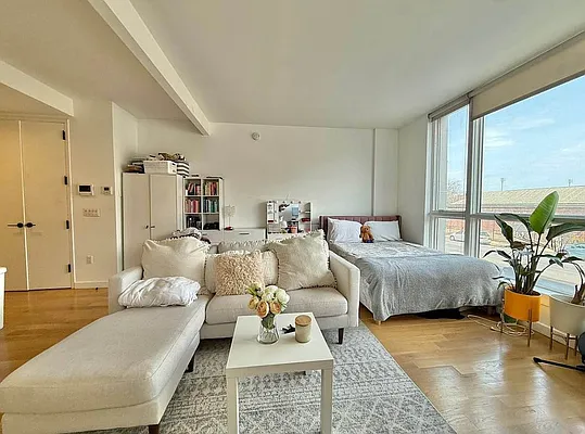 Rented by ERNY LLC | media 32