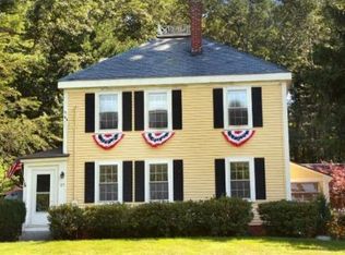 27 Clinton St, Amesbury, MA 01913