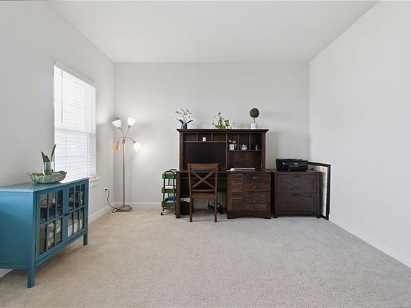 5th image of 306 Sunny Lake Rd