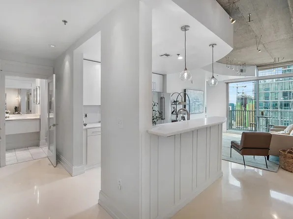 415 Church St APT 2704, Nashville, TN 37219