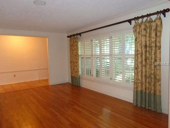 5th image of 905 Versailles Cir