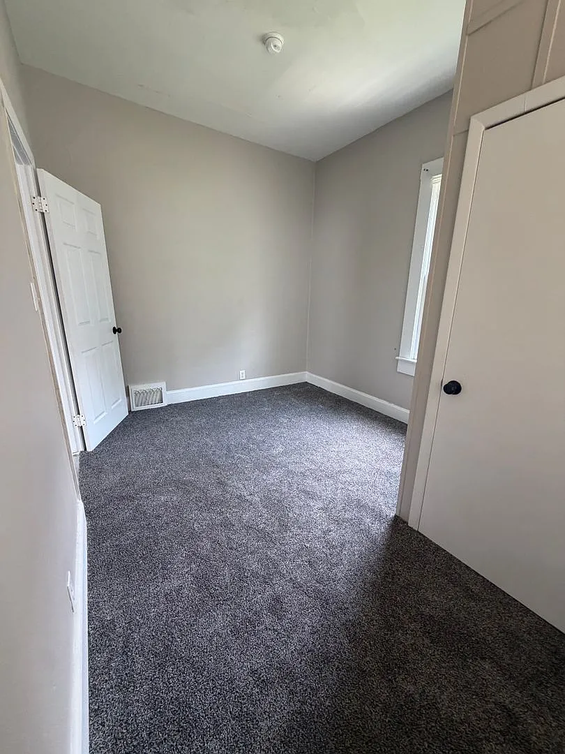 3 Bedroom One Bath! — Photo 4