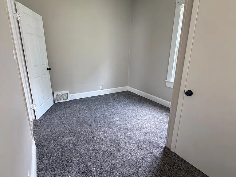 513 E Colorado Ave — Photo 4