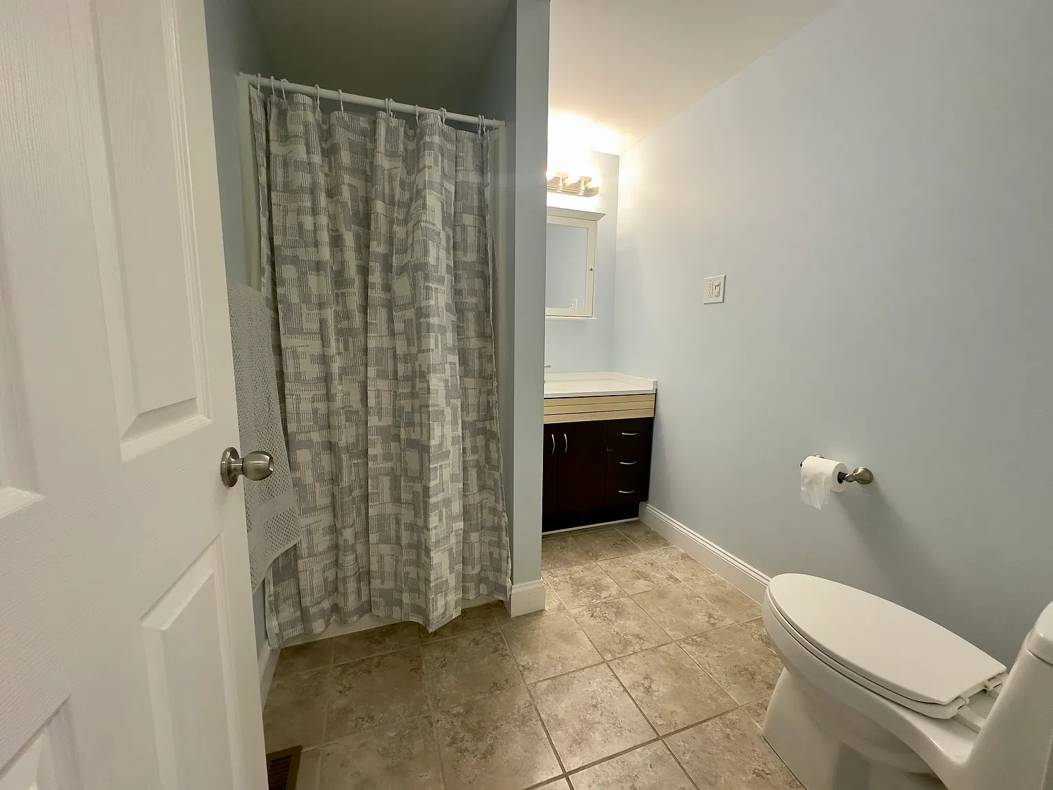 499 Pawling Ave — Photo 3