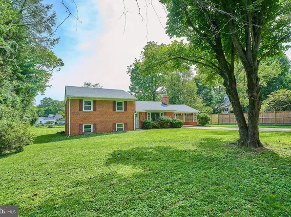 6710 Nicholson Rd, Falls Church, VA 22042