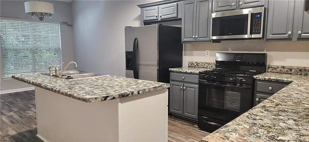 3 bed, 2.5 bath, 1572 sqft, $2,350 — Photo 2