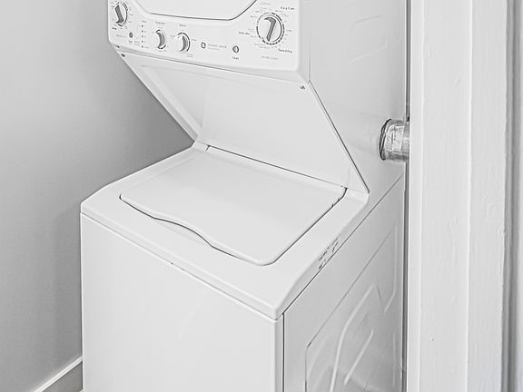 4th image of 328 N Kingsley Dr #338-1/2