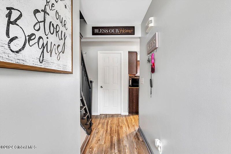 3rd image of 33 Eliot Avenue