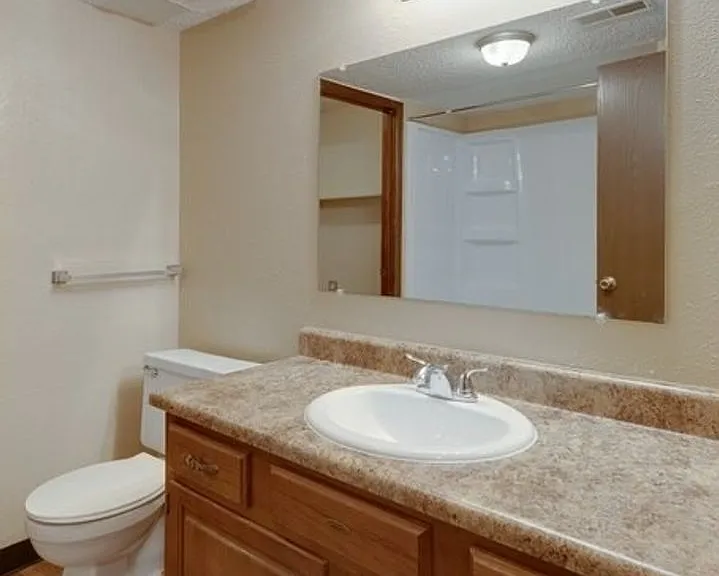 Aragon Apartments — Photo 32