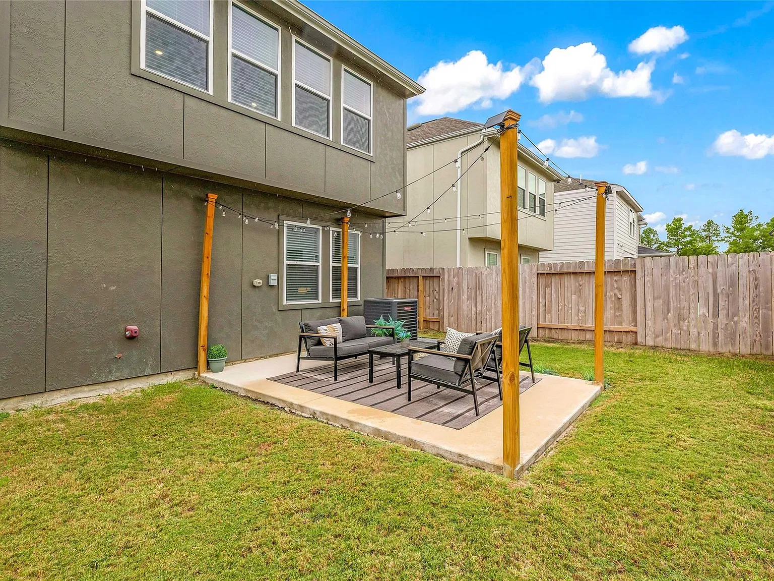 3 bed, 2.0 bath, 1473 sqft, $2,300 — Photo 4