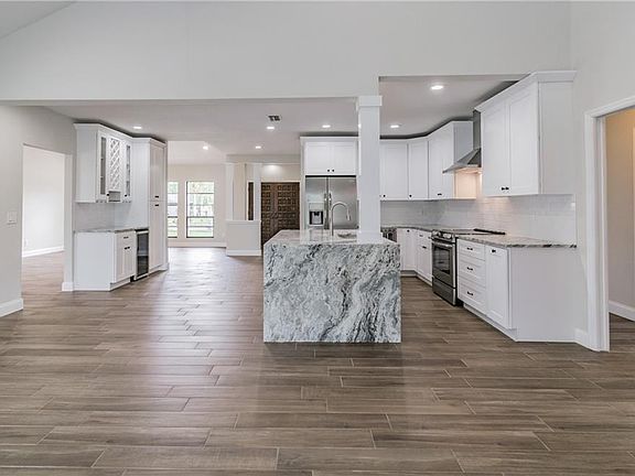 3rd image of 9561 Merrimoor Blvd