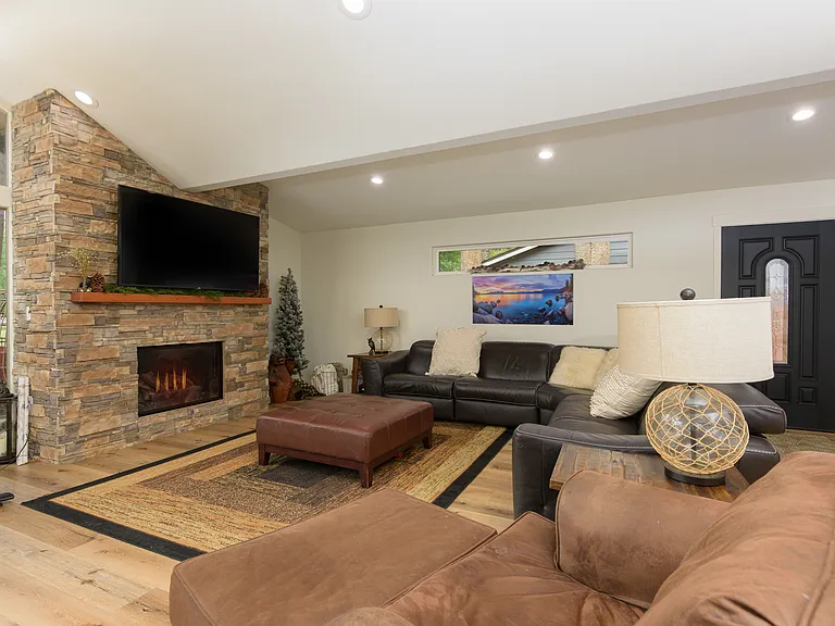 1090 Fairway Ave — Photo 10