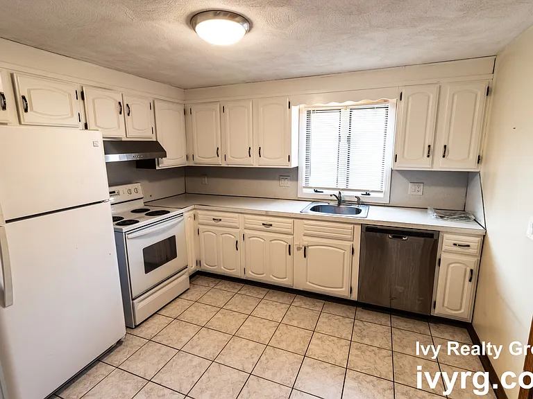 71 Trowbridge St #1 — Photo 10