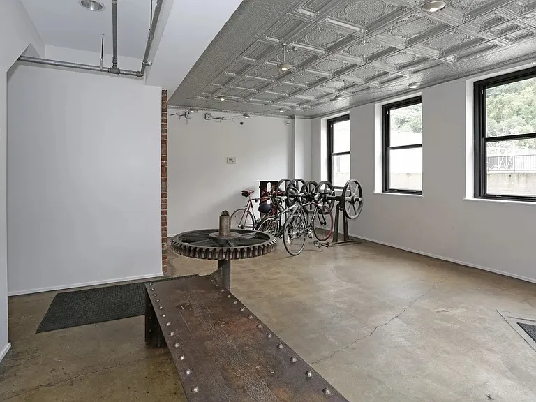 2501 Liberty Ave — Photo 7