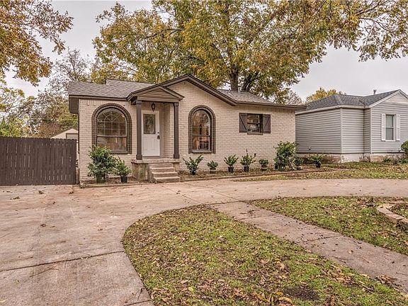 2nd image of 3933 Alamo Ave