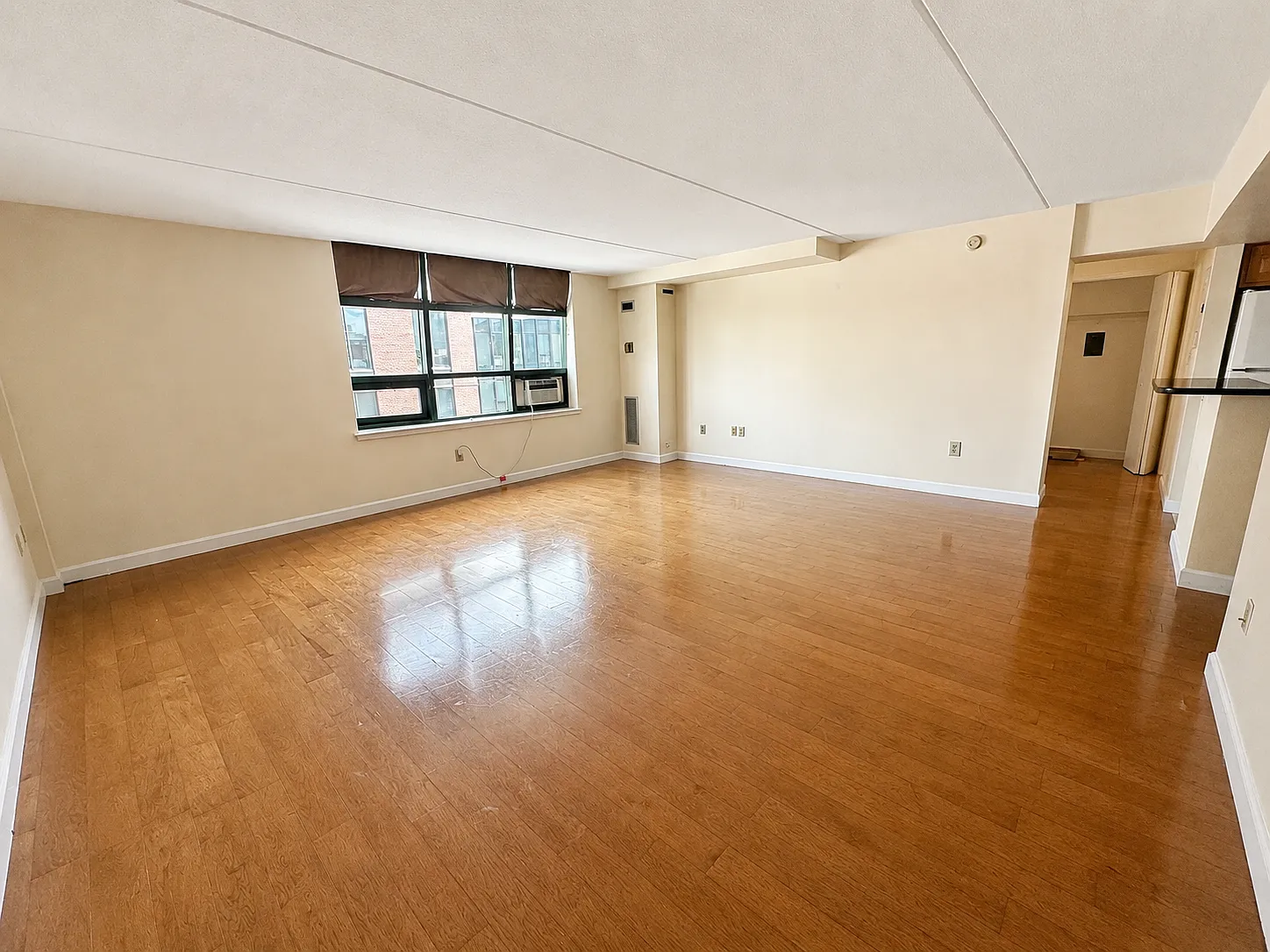 2 bed, 971 sqft, $4,000 — Photo 2