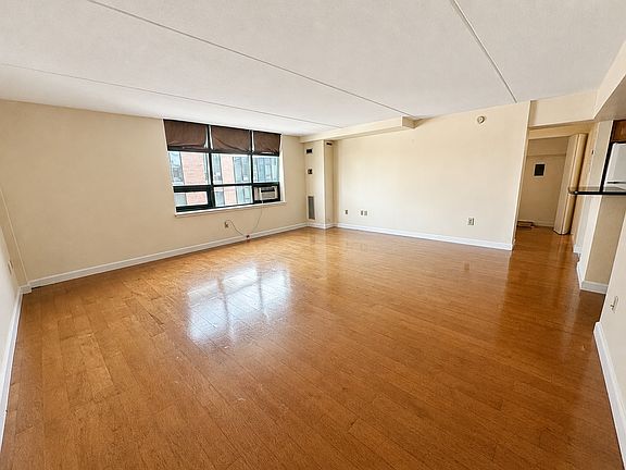 2nd image of 108 Peterborough St APT 7E