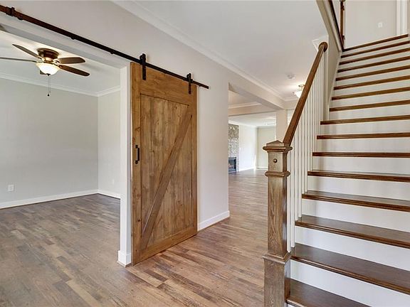 3rd image of 17 Jonquil Ln