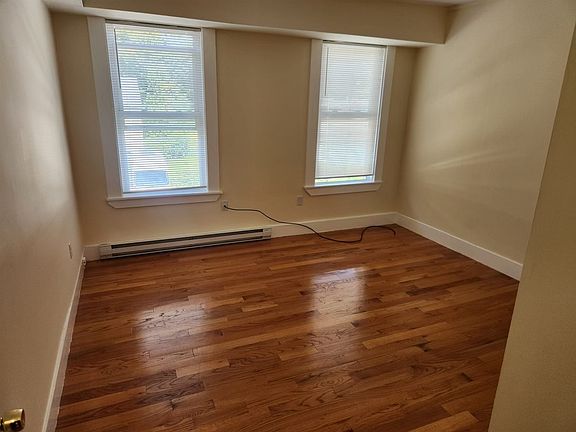 2nd image of 10-28 Centennial Pl #17303365