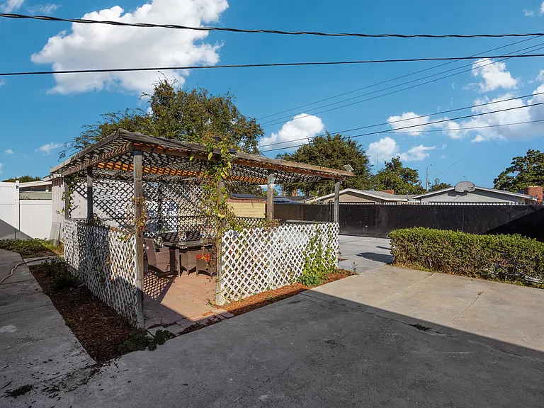 10462 Poona Dr — Photo 68
