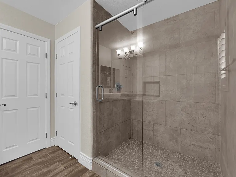646 Monument Point St — Photo 33