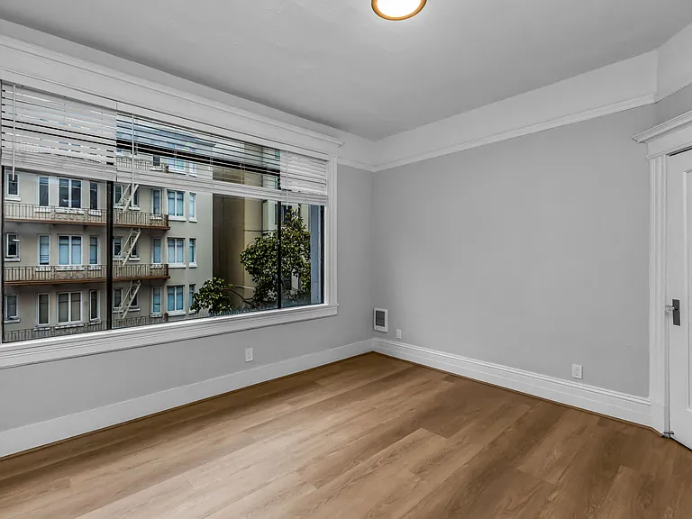 605 Jones — Photo 11