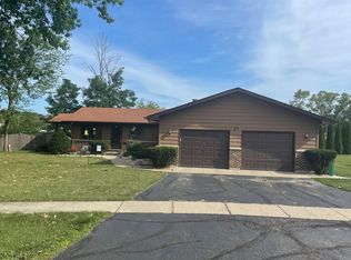 34 Burnett Ave, Lake Villa, IL 60046