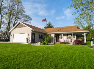7460 Woodside Dr, Hudsonville, MI