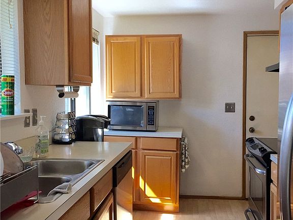 3rd image of 9815 McKinley Ave E