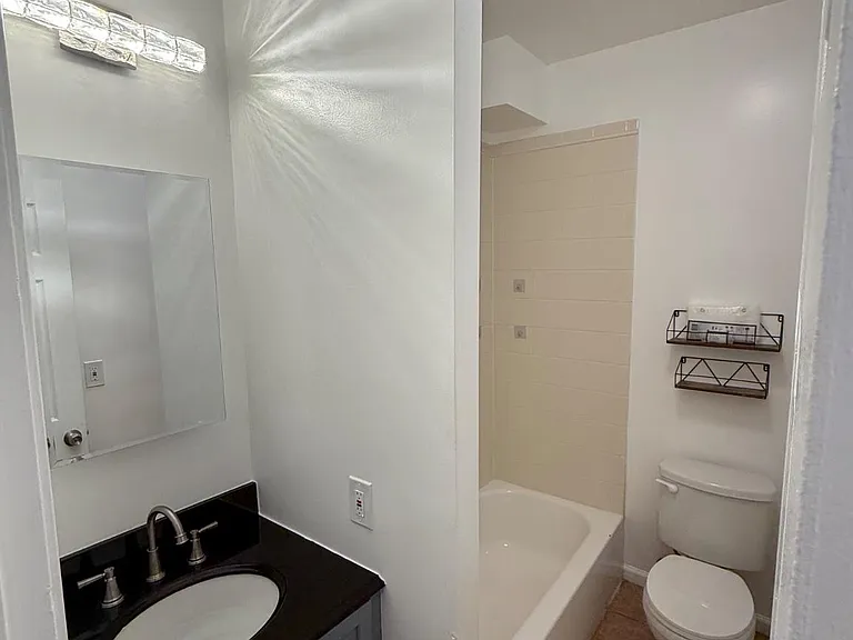 1920 N Darien St — Photo 14