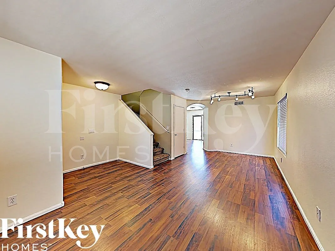 4 bed, 2.5 bath, 2232 sqft, $2,585 — Photo 3