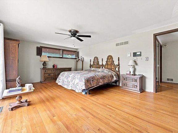 5th image of 27218 Lehigh St