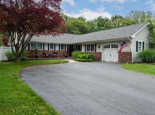 197 Connetquot Rd, Oakdale, NY 11769