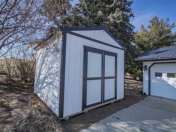 3rd image of 19576 Lake View Rd