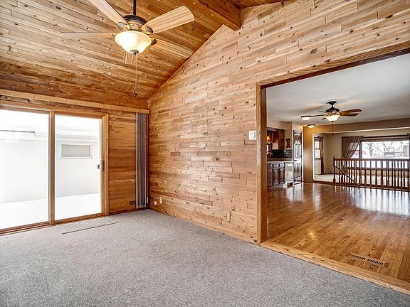 5th image of 1440 Summit Ave