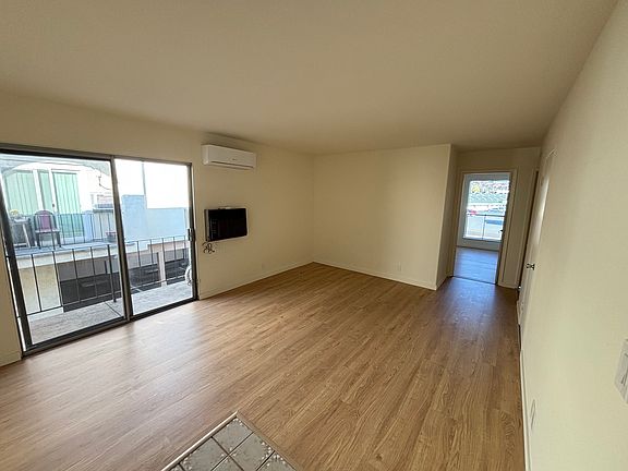 3rd image of 1825 Harrison St APT 1