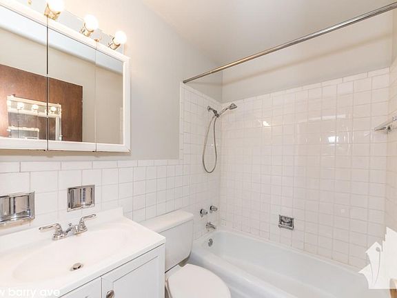 4th image of 447 W Barry Ave #526