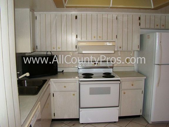 3rd image of 3969 Ashwood Ln