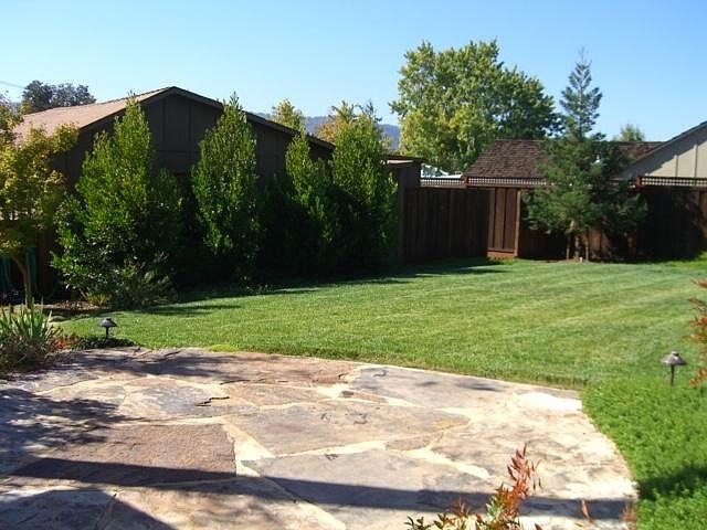 1st image of 425 Hillcrest Way