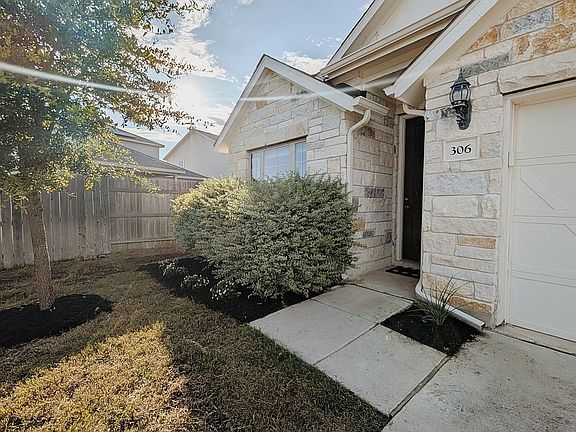 2nd image of 306 Buffalo View Ln
