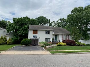 520 Ann Ln, Wantagh, NY 11793