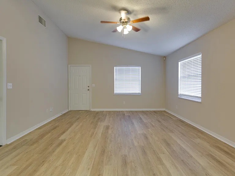 20th Ct SW — Photo 4