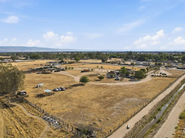 1404 Cottonwood Rd, Bakersfield, CA 93307