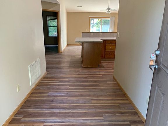 3rd image of 724 Orchard Hill Rd